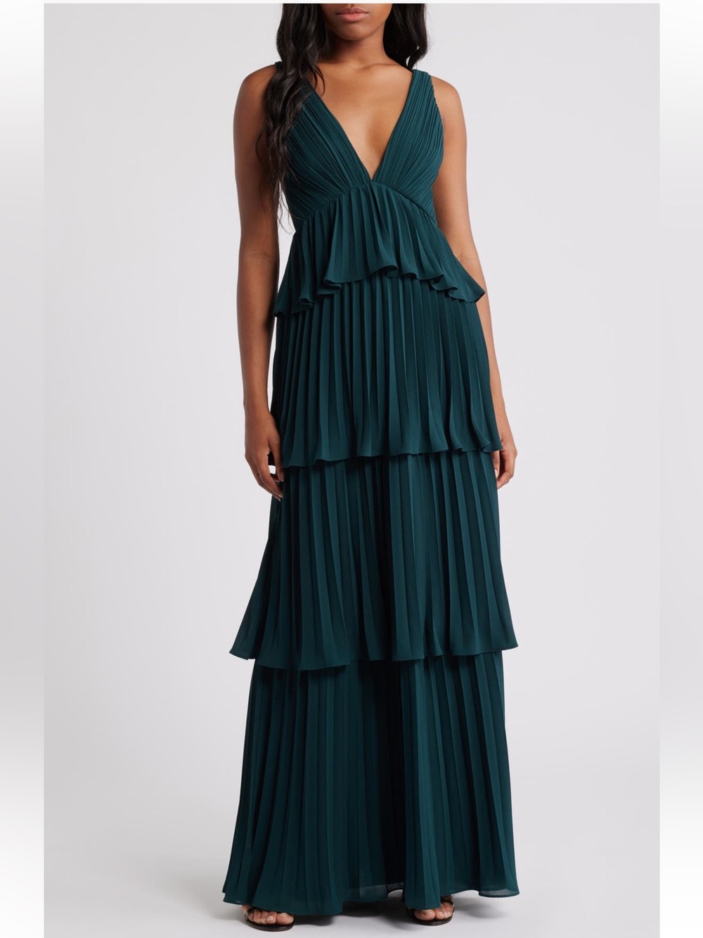 Lulus Tiered Pleated V-Neck Maxi Dress in Emerald